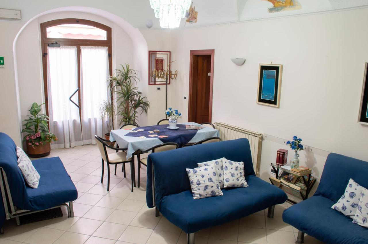 Residence Italia Finale Ligure Buitenkant foto