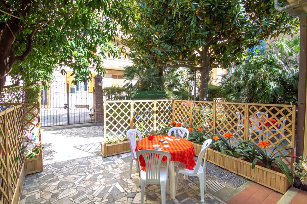 Residence Italia Finale Ligure Buitenkant foto
