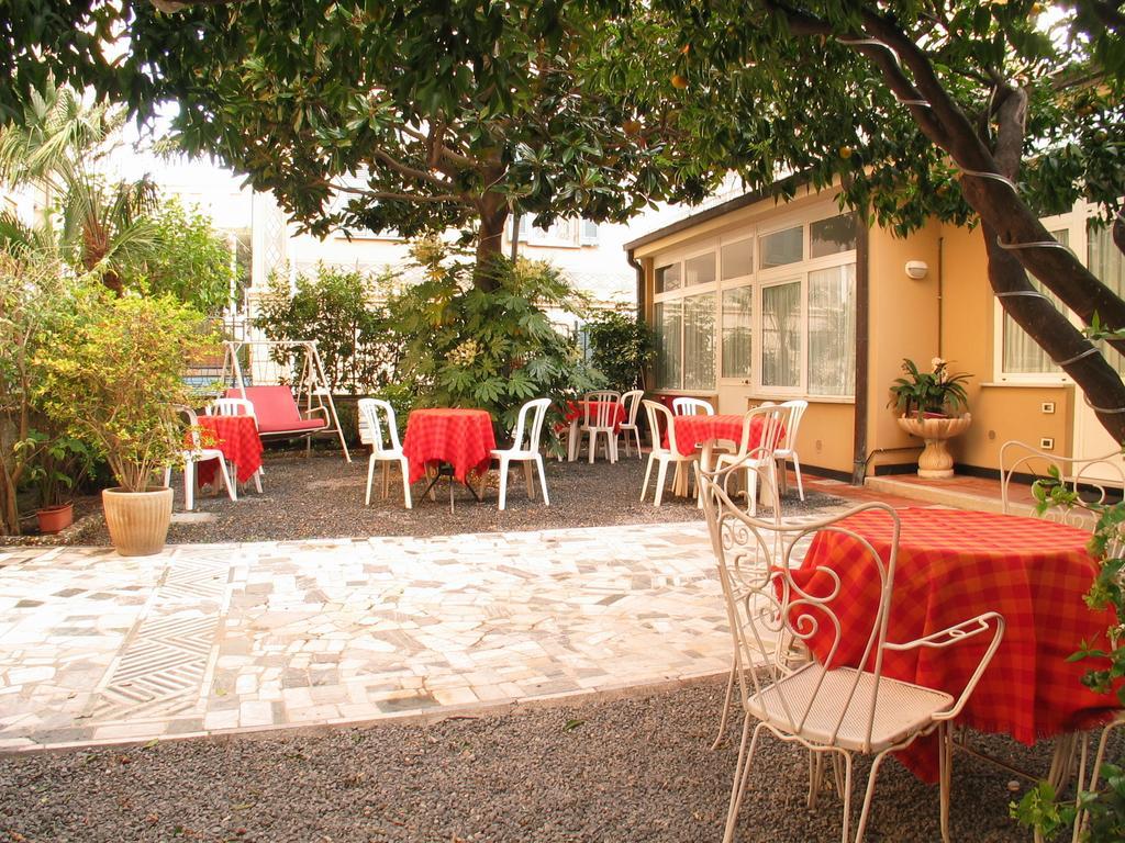 Residence Italia Finale Ligure Buitenkant foto